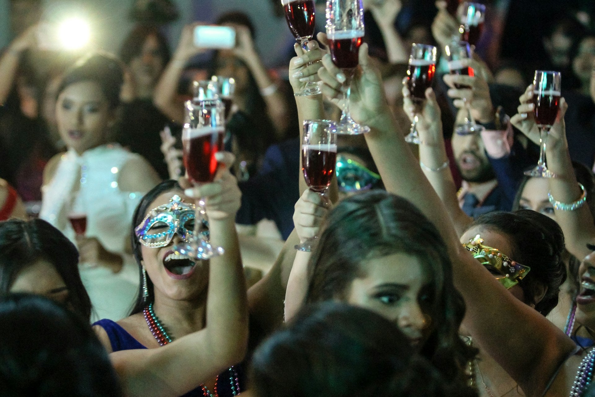 Partyfieber entfachen: Das richtige Partykeller Zubehör für unvergessliche Nächte