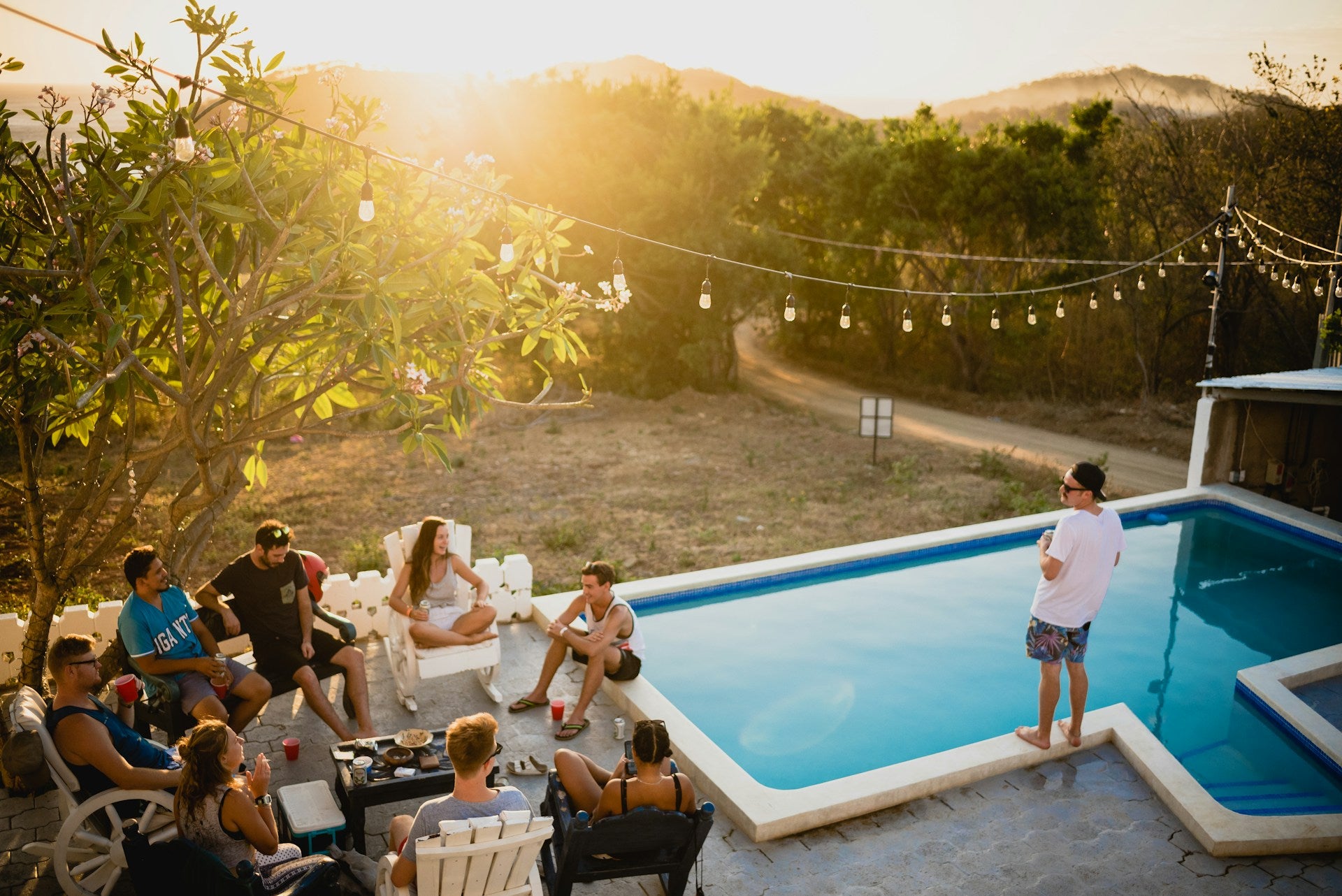 Trinkvergnügen im Zelt: Die perfekten Trinkspiele für den Campingausflug