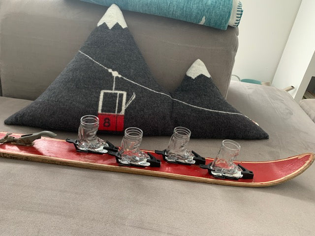 Adventskalender-Füllung für Skifahrer: Mini-Ski, Korken und Skischuh-Glas als kleine Türchen-Ideen