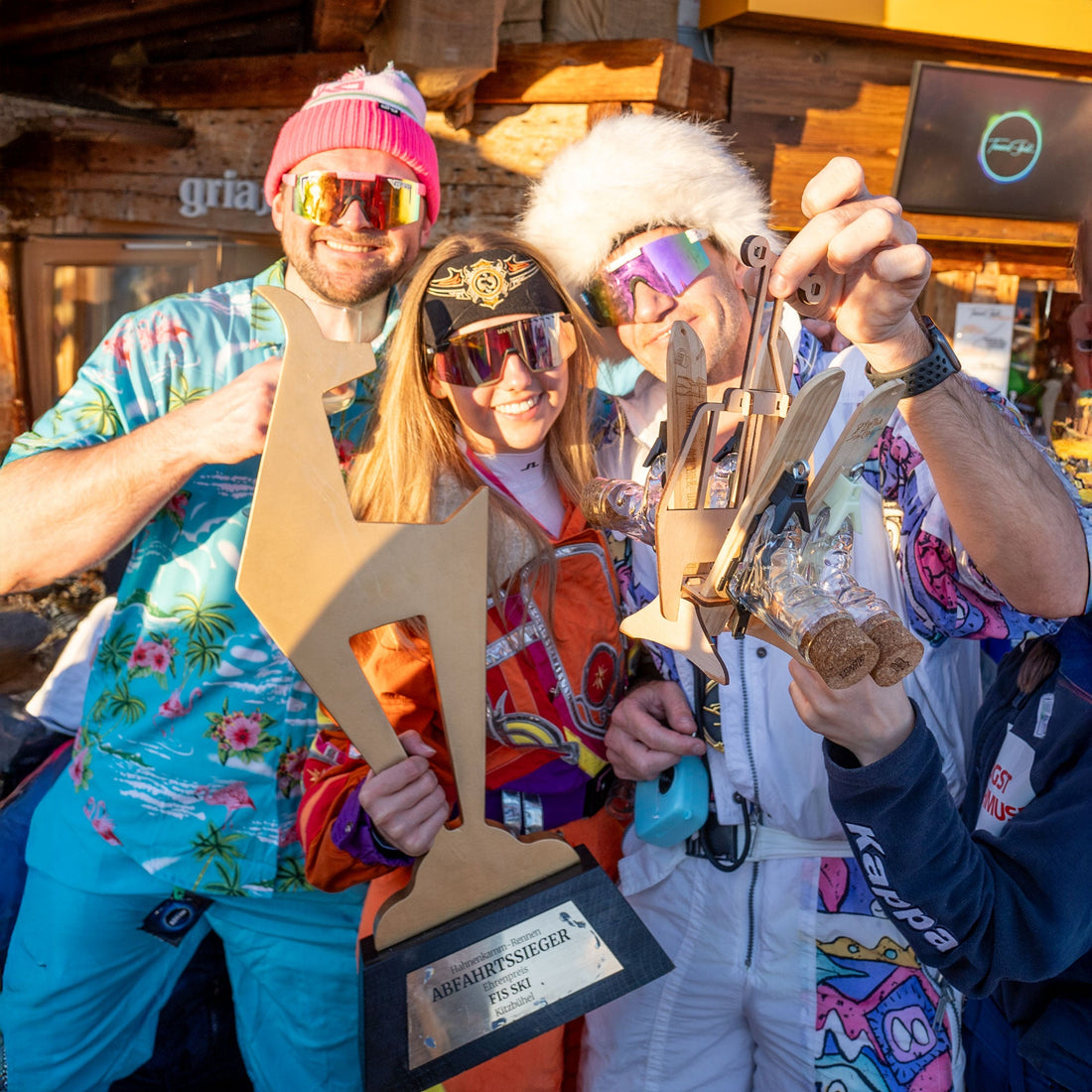 Geburtstagsgeschenk für Skifahrer: Skischuh-Glas, Mini-Ski und Après-Ski-Gadgets als originelle Ideen