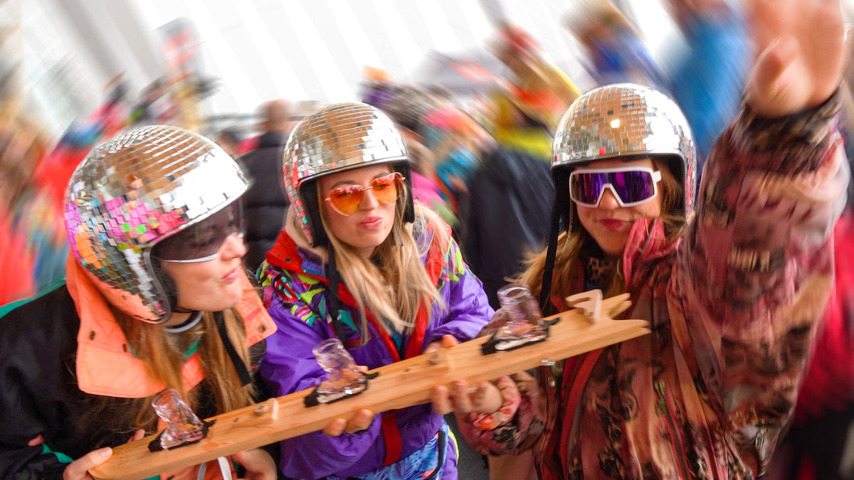 Geburtstagsgeschenk für Skifahrerin: Skischuh-Glas mit Badesalz, Zirbenduft und Ski-Deko