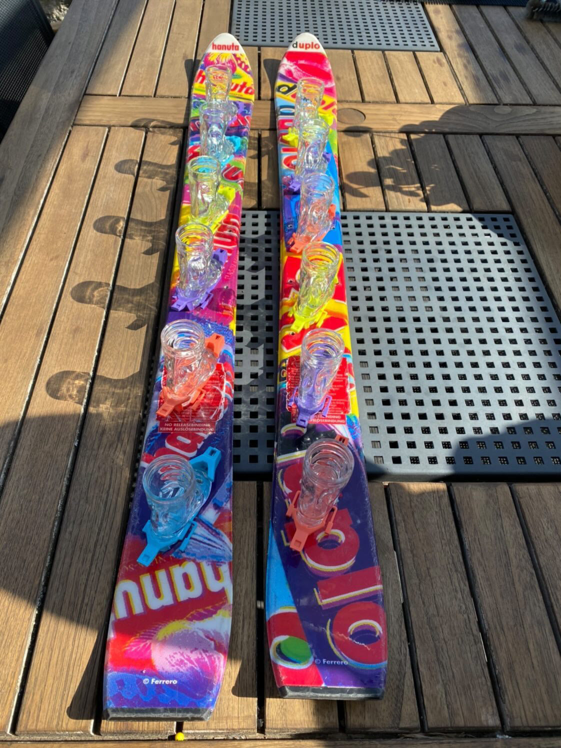 Geschenke für Bergliebhaber: Zirbenduft, Skischuh-Glas und Ski-Deko mit Alpen-Motiv