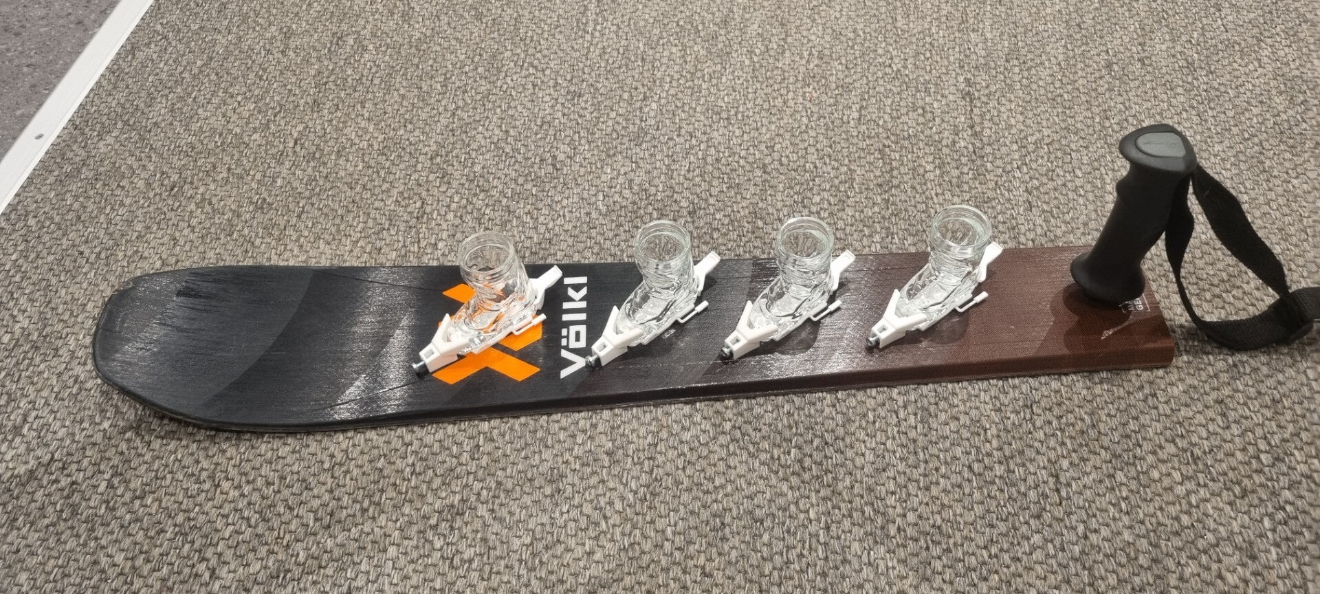 Spektakuläre Sauf-Accessoires wie Shotski und Skischuh-Gläser sorgen für Staunen
