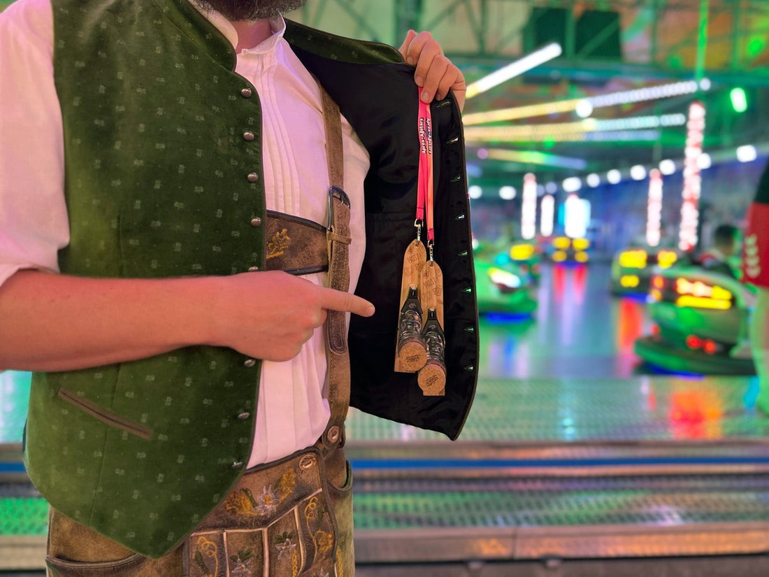 Oktoberfest-Einladung mit zünftigem Text, Tracht-Dresscode und Motto-Ideen für die Wiesn-Party