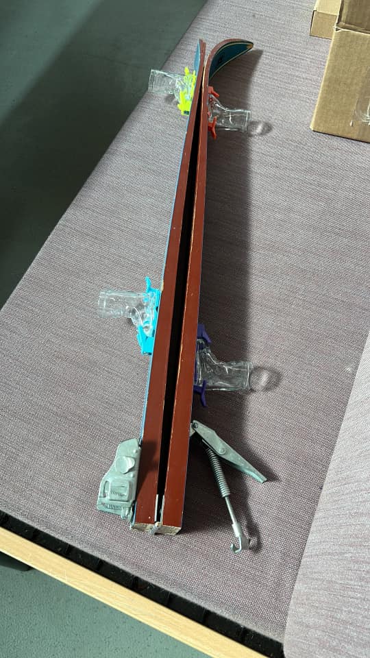 Sauf-Zubehör wie Shotski und Miniski als Geheimwaffe auf einer legendären Party