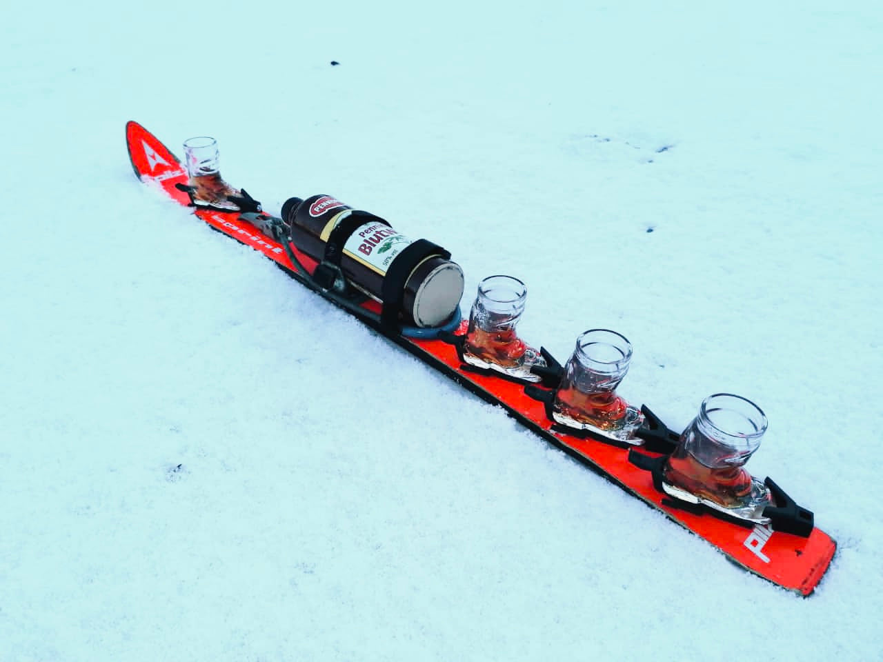 Weihnachtsgeschenk für Skifahrerin: stylisches Skischuh-Glas, Zirbenduft und Berg-Deko als originelle Ideen
