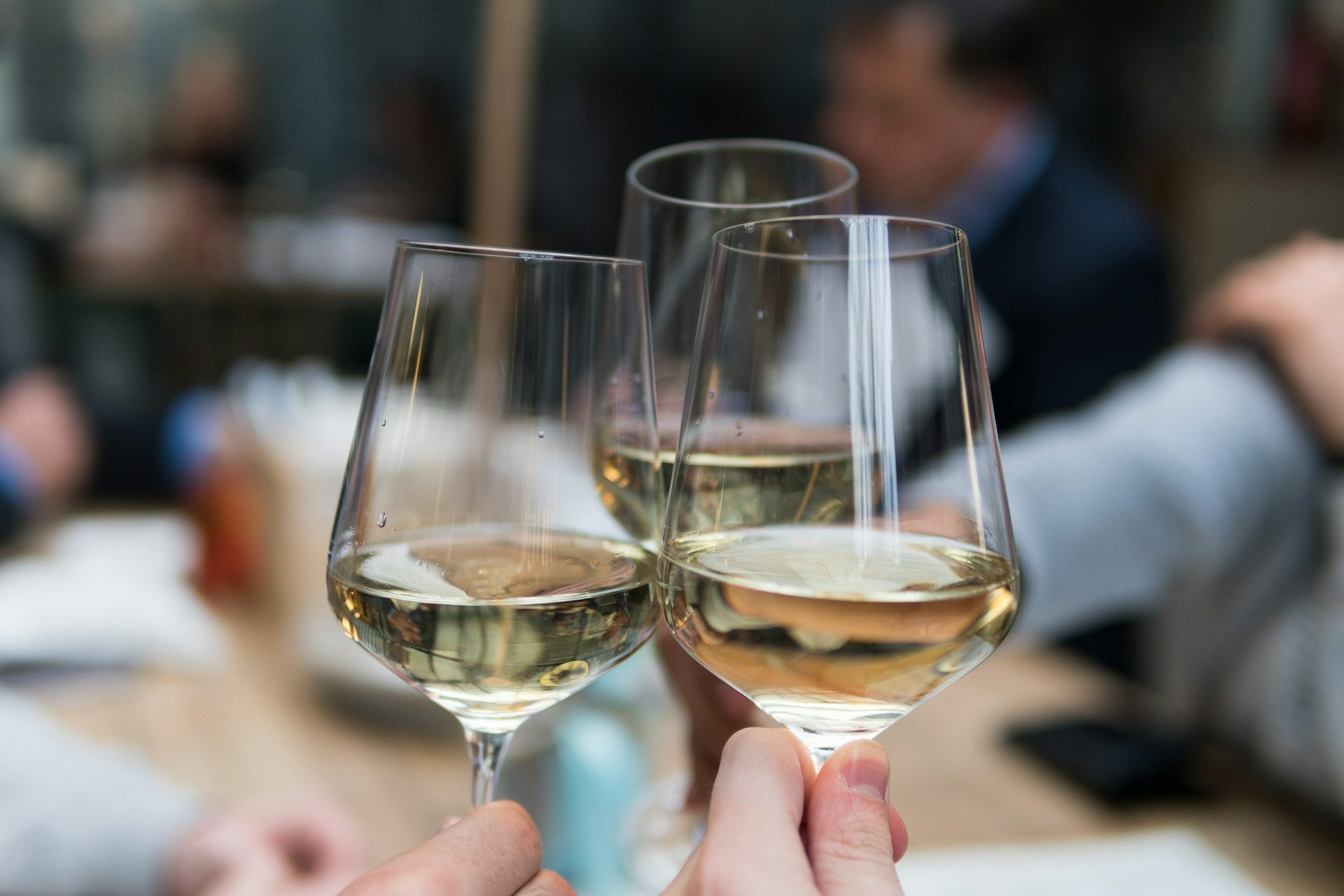 Feierlaune garantiert: Geschenkideen für Tante mit Schnaps