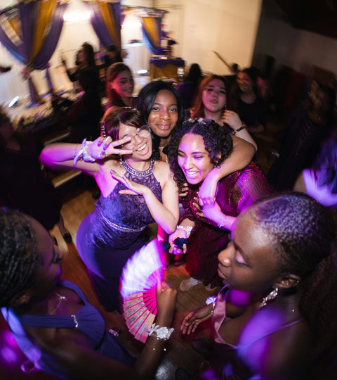 Von der Deko bis zu den Spielen: Das ultimative Partyzubehör für junge Feierfreunde
