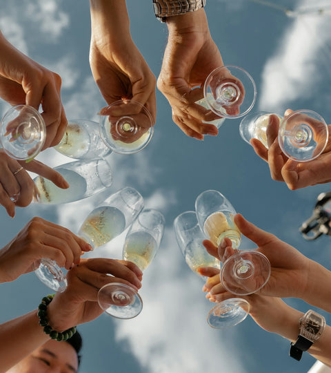 Spaß und Rausch: Die besten Trinkspiele für deine nächste Party