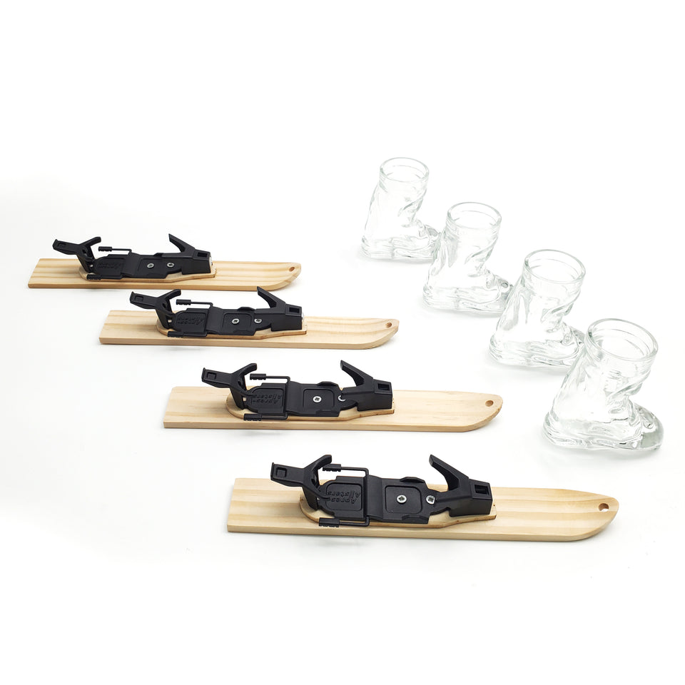 Coffret Apres-Allstars® de 4 mini skis en bois (en décoration de table ou à accrocher autour du cou)