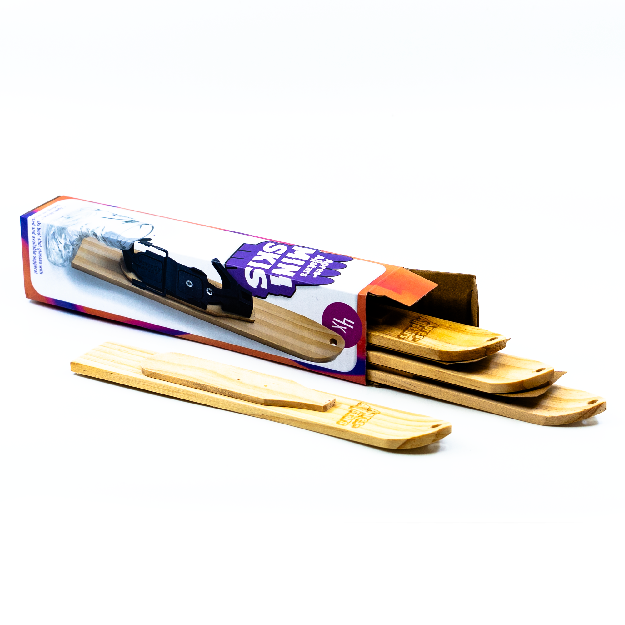 Apres-Allstars® 4er set Miniski aus Holz (als Tischdeko oder zum Umhängen)